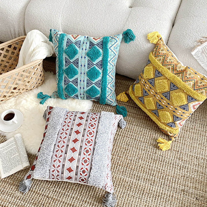 Lisslune | Moroccan inspired decorative throw pillow with tassel