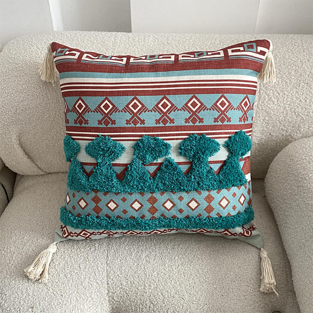 Lisslune | Moroccan inspired decorative throw pillow with tassel