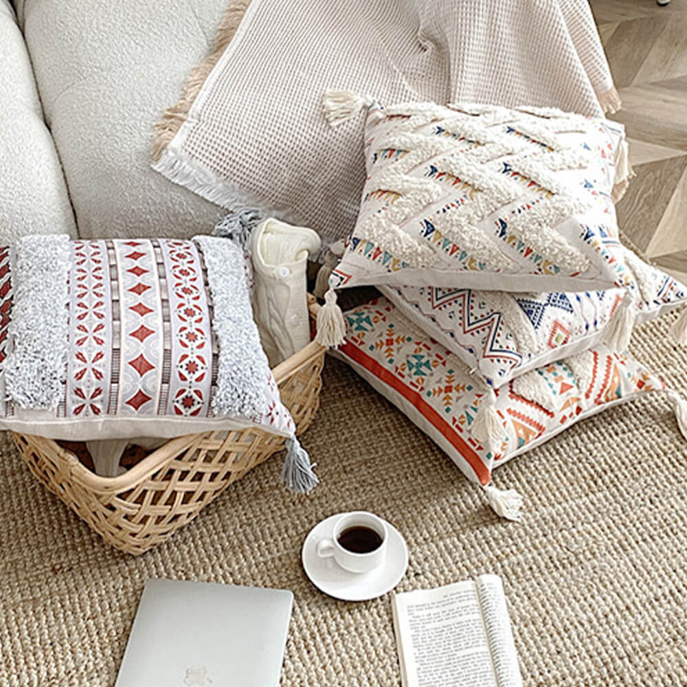 Lisslune | Moroccan inspired decorative throw pillow with tassel
