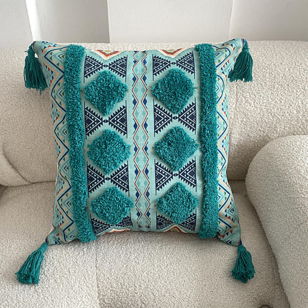 Lisslune | Moroccan inspired decorative throw pillow with tassel