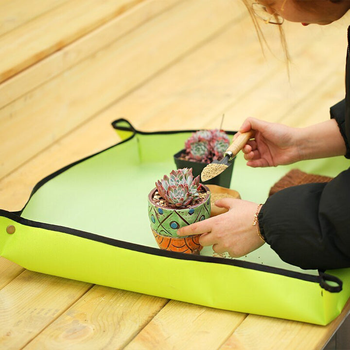 Lisslune | GardenMat 2.0 – Waterproof Foldable Gardening Work Mat for Clean & Organized Planting