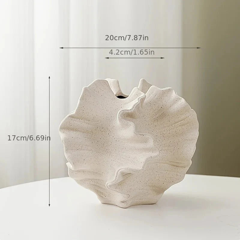 Lisslune | OceanBloom – Ecological, shell-inspired flower vase with gathered rim
