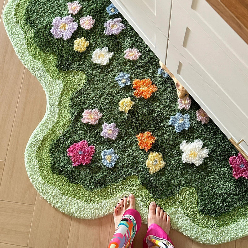 Rynx | Green Blooming Grass Accent Rug