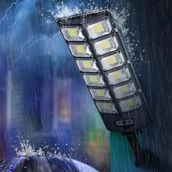 Lisslune | Outdoor Solar-Powered Street Light