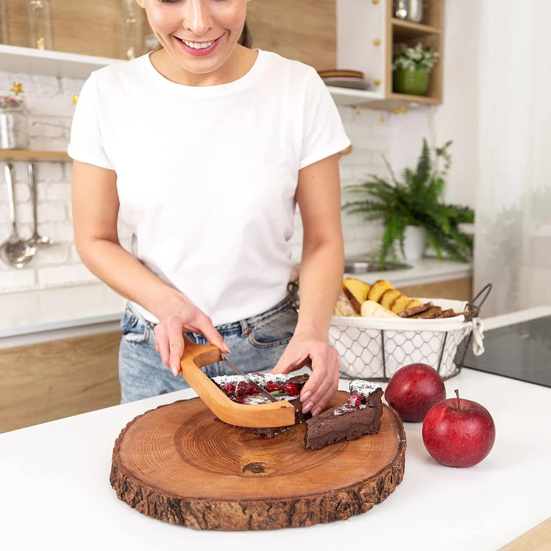 Lisslune | Bread knife made of wood with non-slip cutting aid