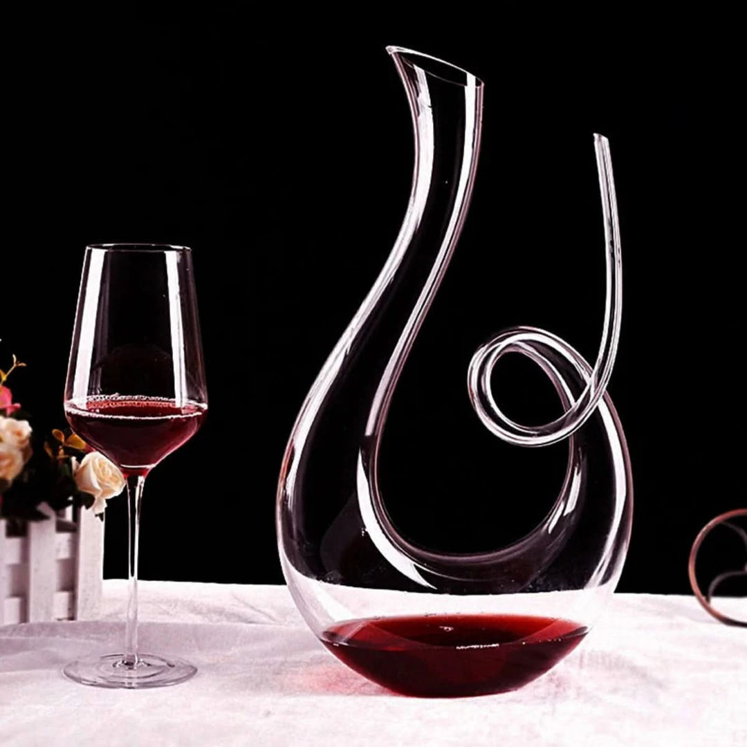 Lisslune | Elegant Swirling Wine Decanter for Aeration and Serving