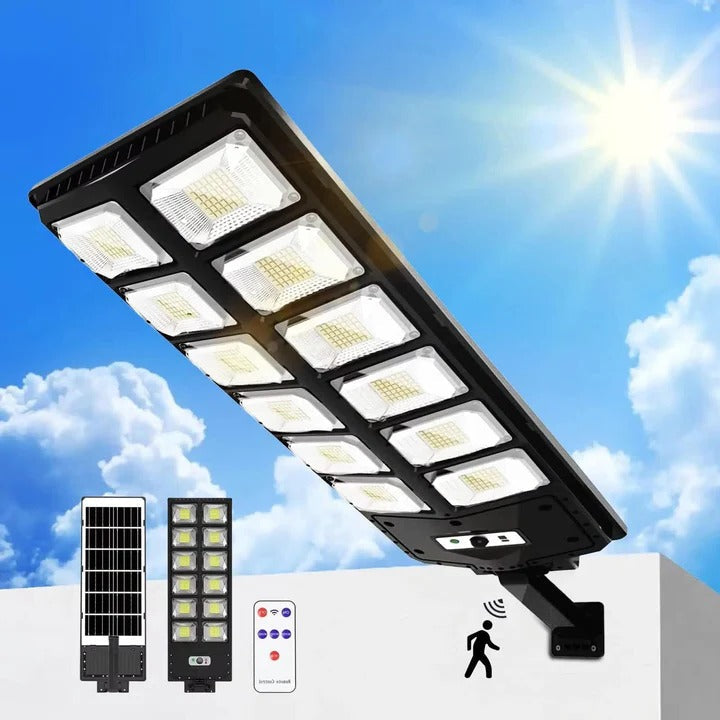 Lisslune | Outdoor Solar-Powered Street Light