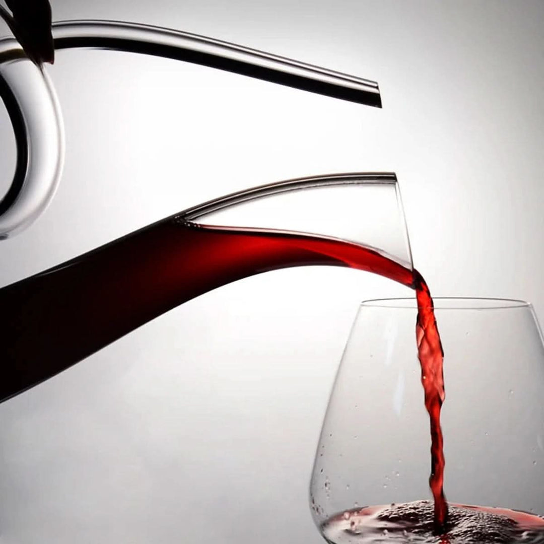 Lisslune | Elegant Swirling Wine Decanter for Aeration and Serving