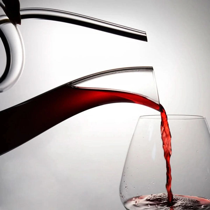 Lisslune | Elegant Swirling Wine Decanter for Aeration and Serving