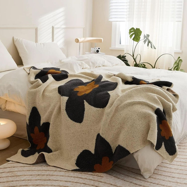 Lisslune | CAS - Knitted blanket with floral pattern