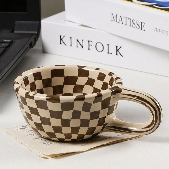 Lisslune | Ceramic mug with irregular checkerboard pattern