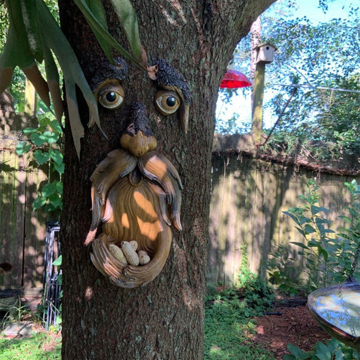Lisslune | TreeFace - Bird feeding station in the form of a face
