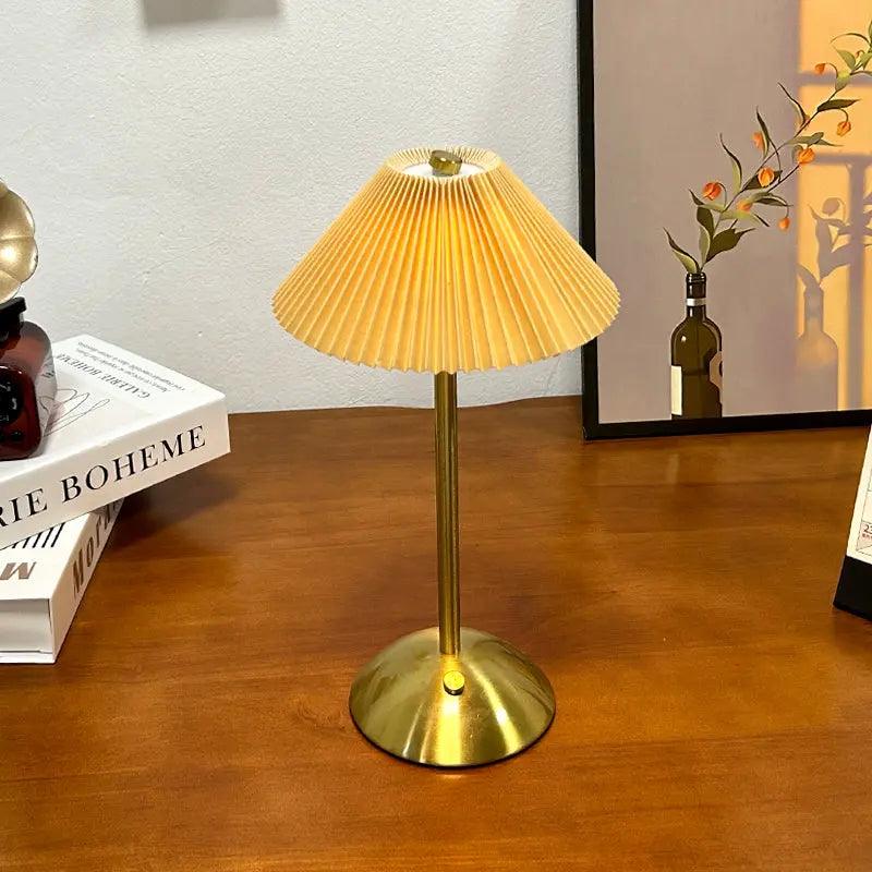 Lisslune | LumaNord - Retro Scandinavian Table Lamp