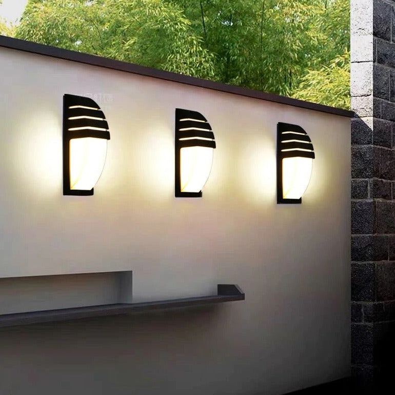 Lisslune | LumeArc Modern Outdoor Wall Light – Timeless Design with Elegant Arch Shape