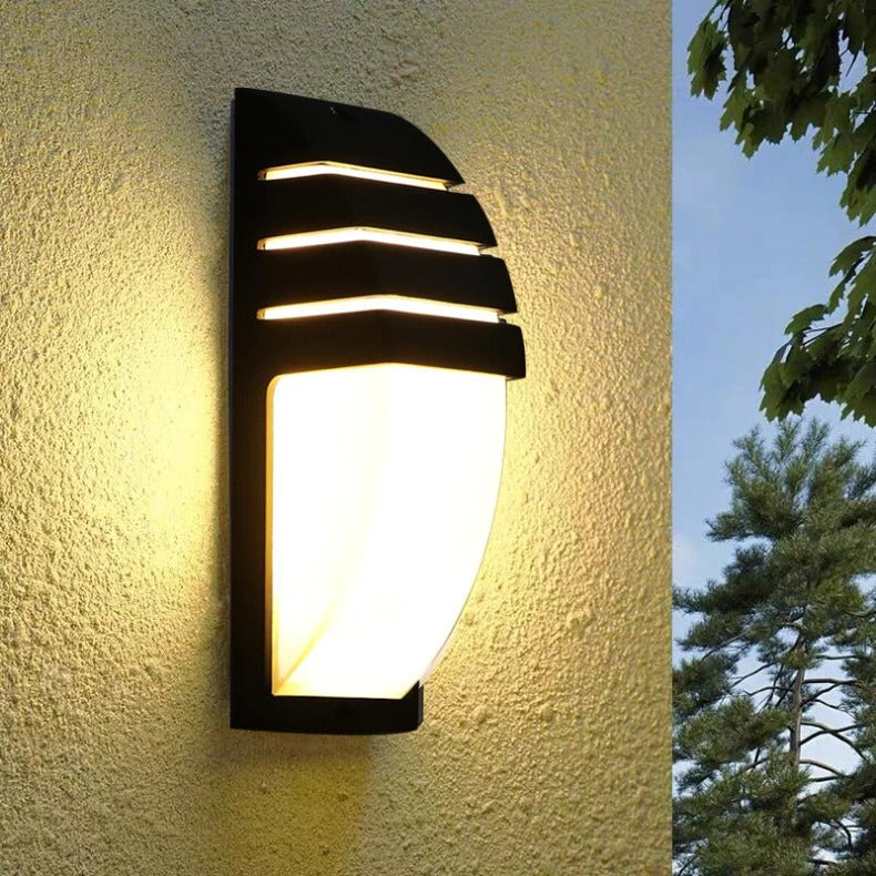 Lisslune | LumeArc Modern Outdoor Wall Light – Timeless Design with Elegant Arch Shape