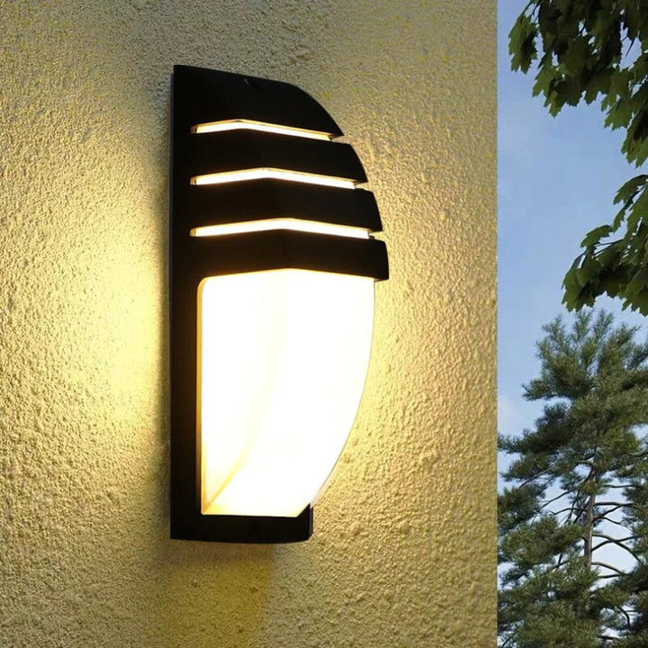 Lisslune | LumeArc Modern Outdoor Wall Light – Timeless Design with Elegant Arch Shape