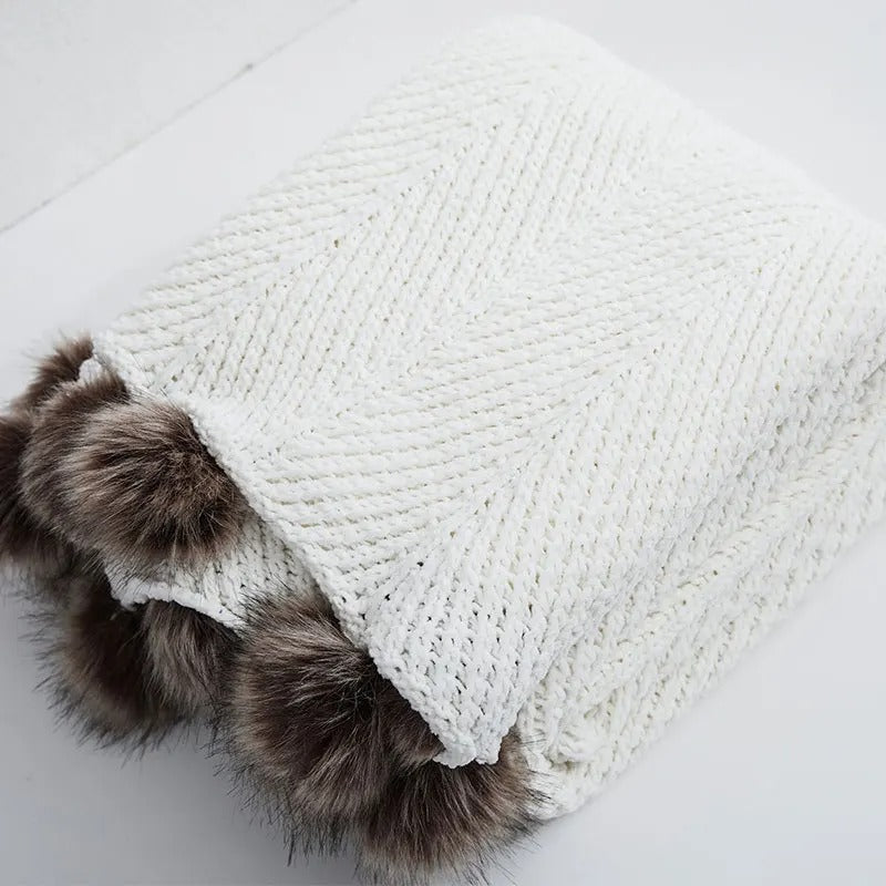 Lisslune | KnitPom - Adorable Pompon Chenille Blanket