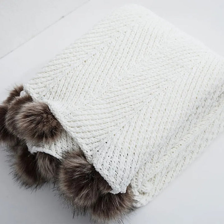 Lisslune | KnitPom - Adorable Pompon Chenille Blanket