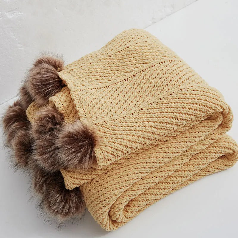 Lisslune | KnitPom - Adorable Pompon Chenille Blanket