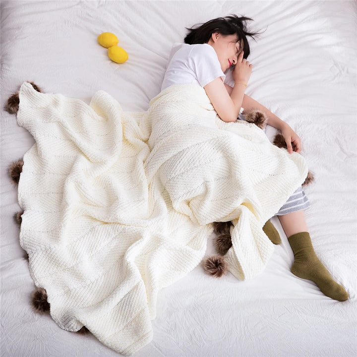 Lisslune | KnitPom - Adorable Pompon Chenille Blanket