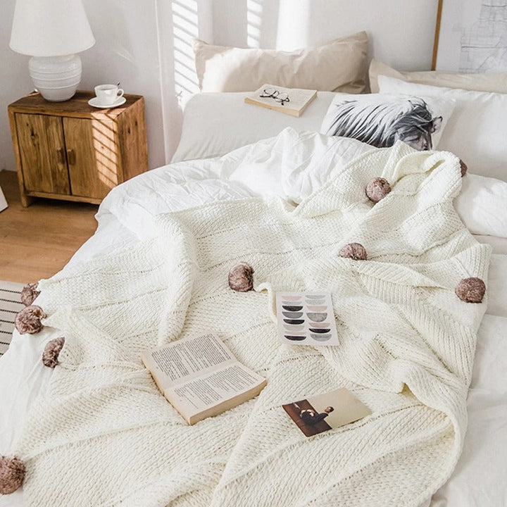 Lisslune | KnitPom - Adorable Pompon Chenille Blanket