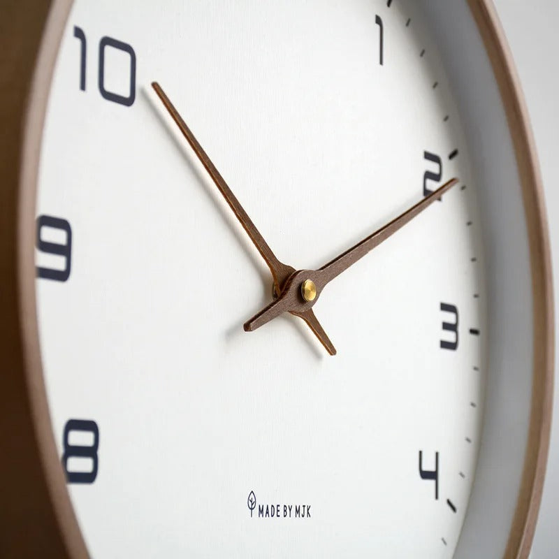 Lisslune | Minimalistic Wall Clock | Metal & Resin