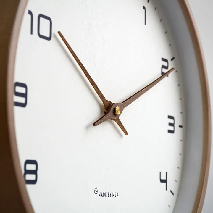 Lisslune | Minimalistic Wall Clock | Metal & Resin