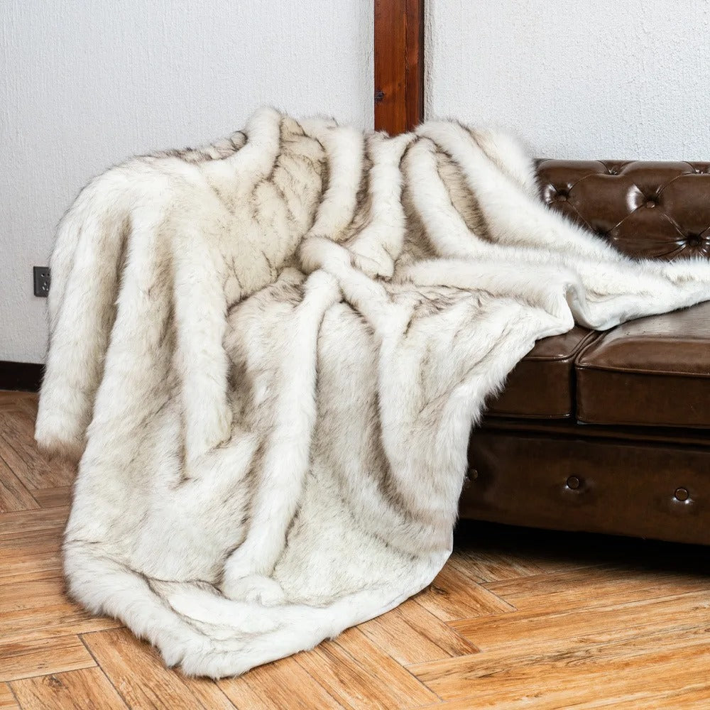Lisslune | VelvaLuxe - Cozy Elegance Synthetic Fur Blanket
