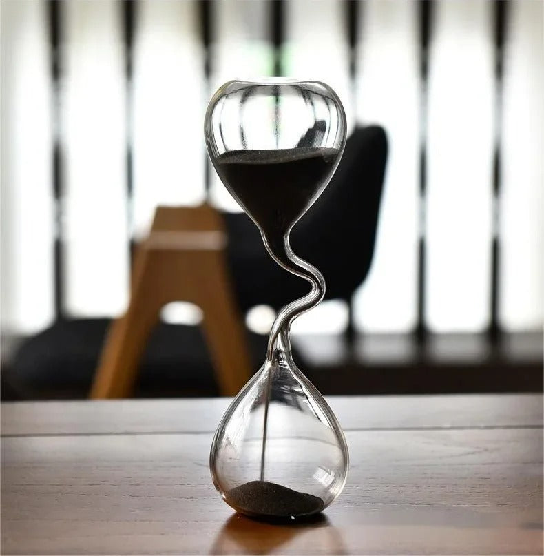 Lisslune | Curvy Black Hourglass | Glass