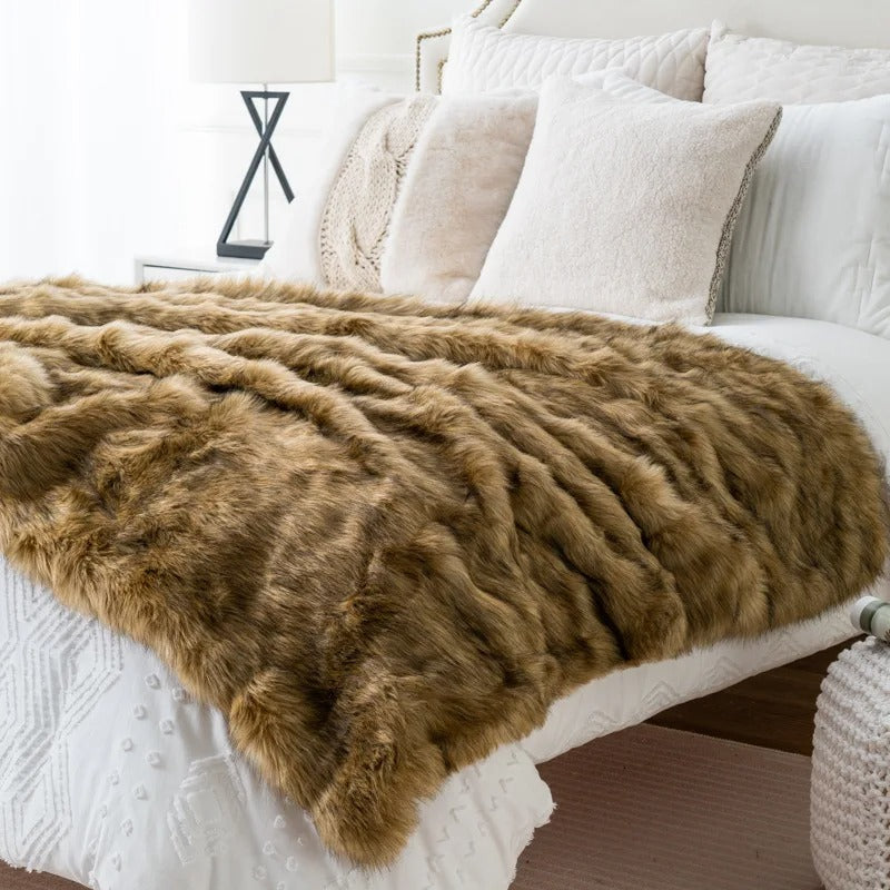Lisslune | VelvaLuxe - Cozy Elegance Synthetic Fur Blanket