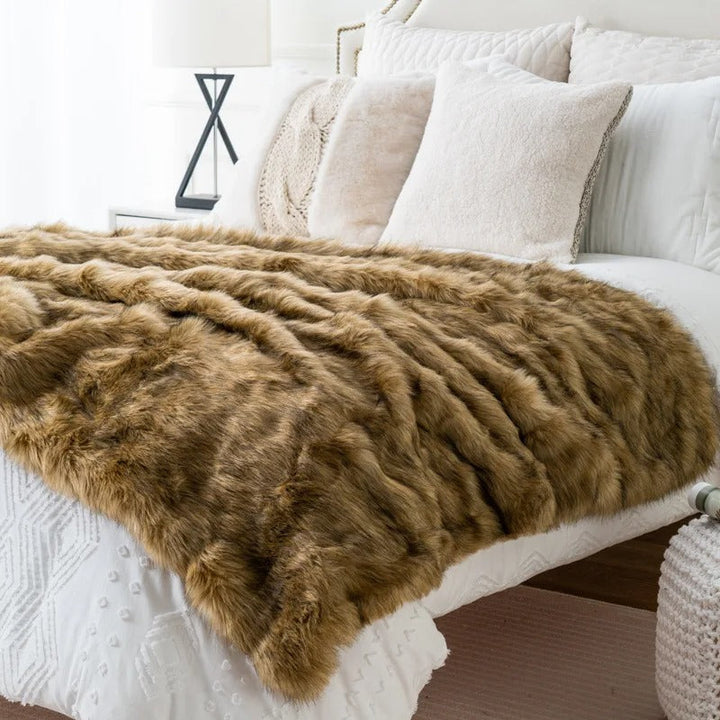 Lisslune | VelvaLuxe - Cozy Elegance Synthetic Fur Blanket