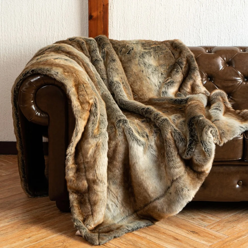Lisslune | VelvaLuxe - Cozy Elegance Synthetic Fur Blanket