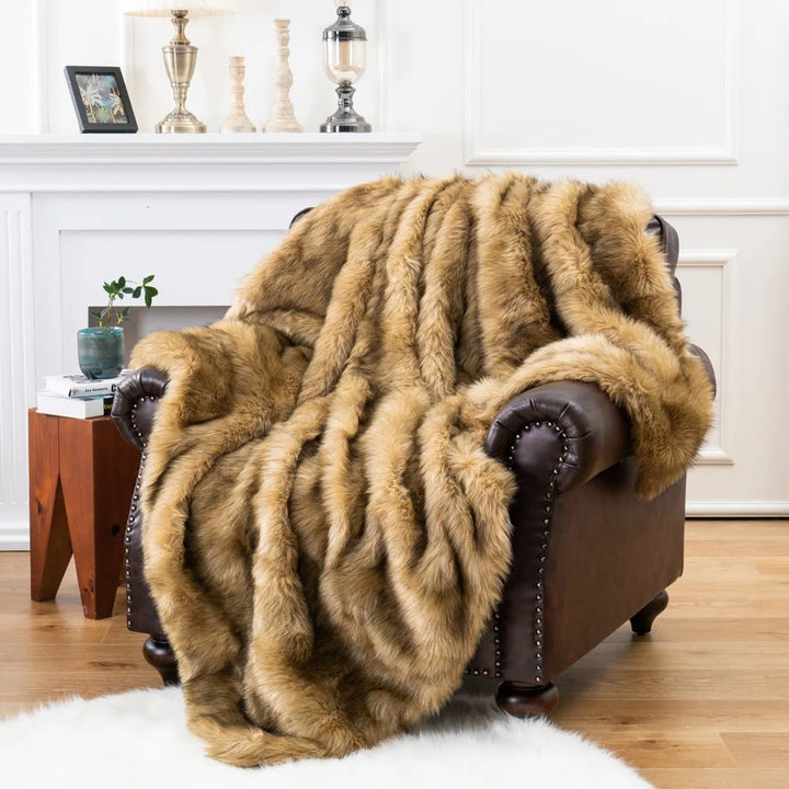 Lisslune | VelvaLuxe - Cozy Elegance Synthetic Fur Blanket