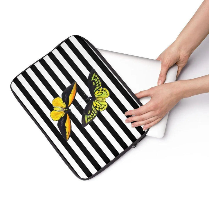 Lisslune | Urban Chic Laptop Sleeve - Stylish defense for professionals on the go