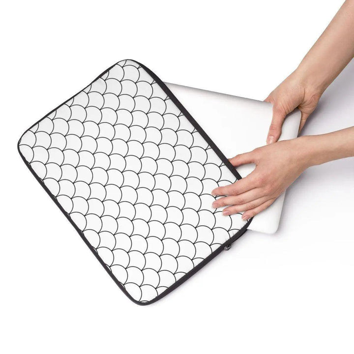 Lisslune | UrbanShield Tech Sleeve - Elegant protection for laptops