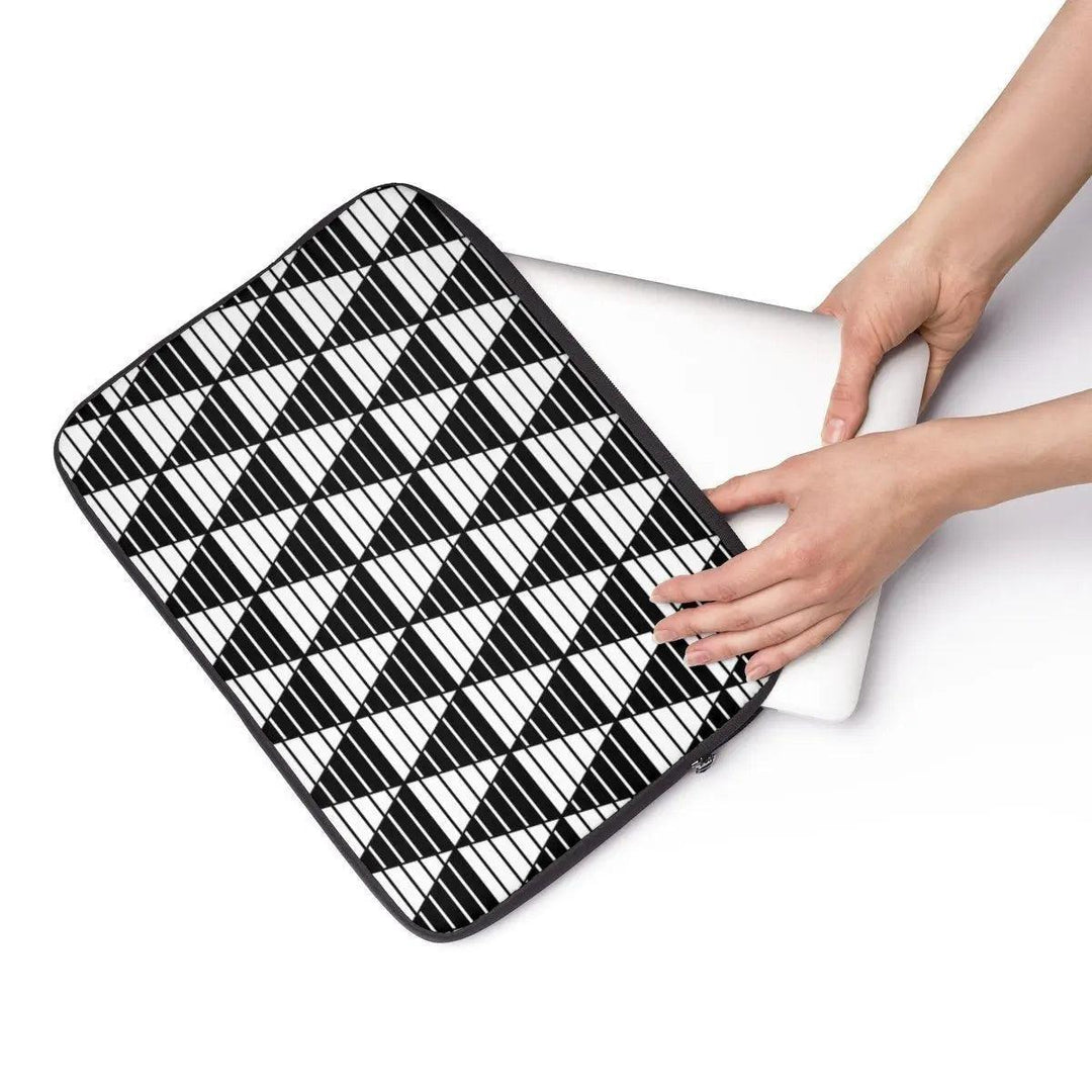 Lisslune | SleekGuard Laptop Sleeves - Chic Safety for Your Essential Devices