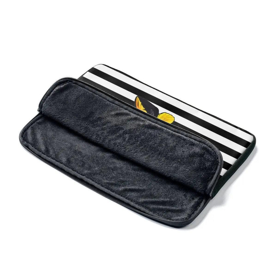 Lisslune | Urban Chic Laptop Sleeve - Stylish Defense for Professionals on the Go