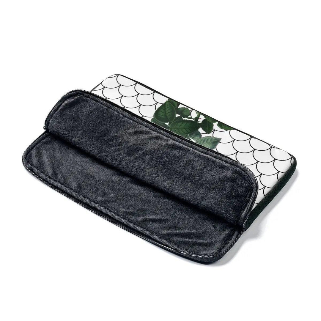Lisslune | Chic Urban Laptop Protection - Modern Style for Tech Security