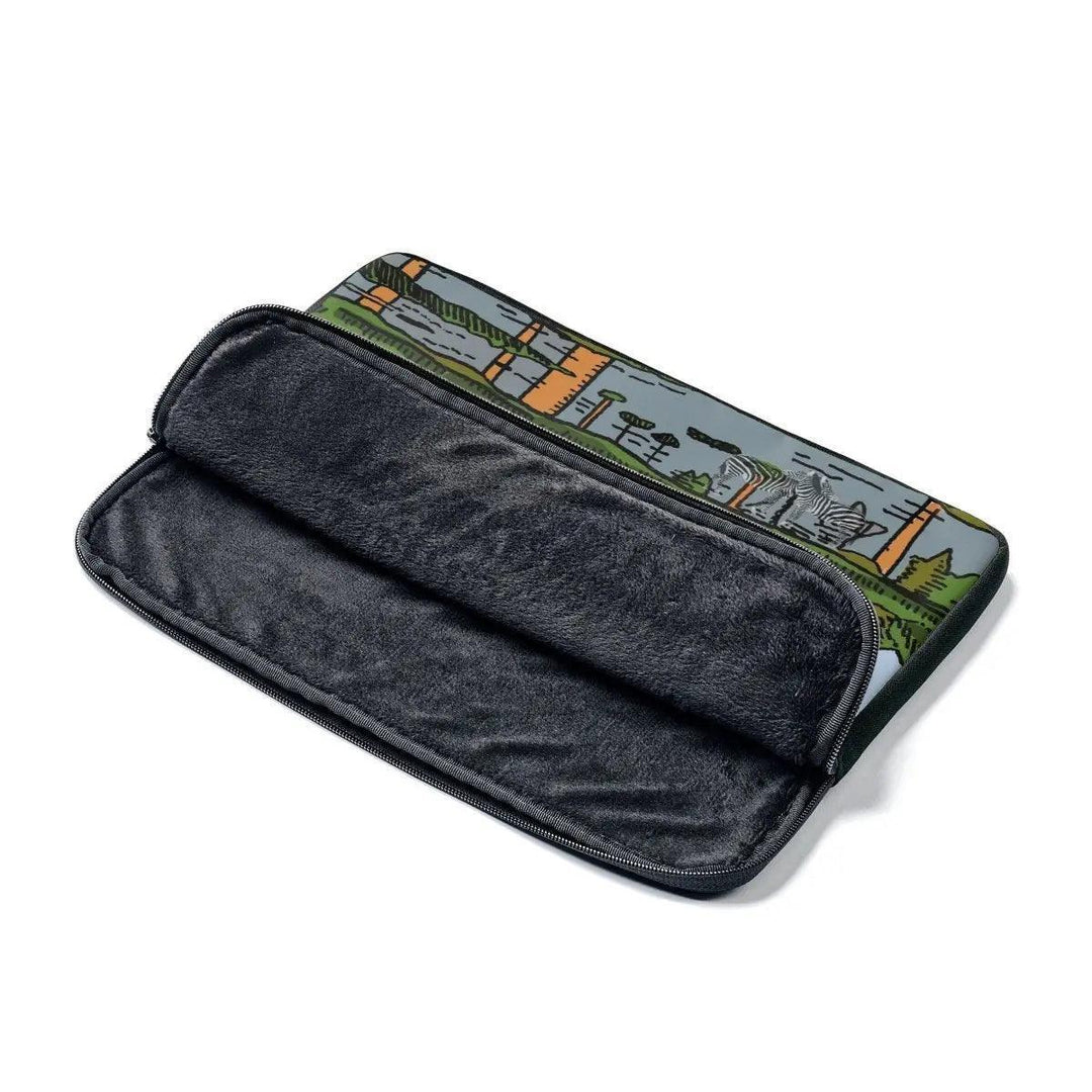 Lisslune | Elegant Protection: Maison d'Elite Laptop Sleeves for Style and Durability
