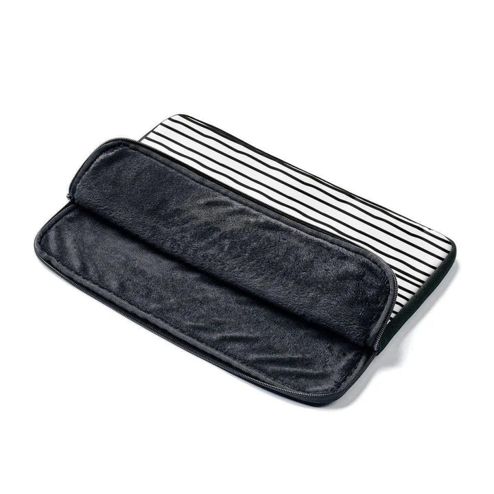Lisslune | Sleek UrbanGuard Laptop Sleeve by Elite Maison - Stylish and Reliable Protection for Your Device