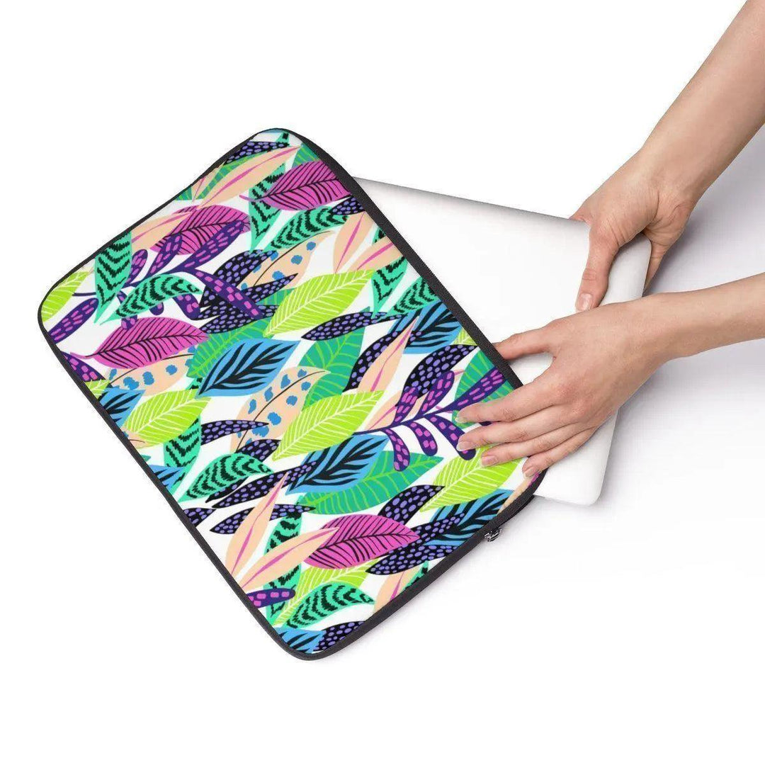 Lisslune | SleekGuard Tech Cases - Stylish Protection for Your Laptop