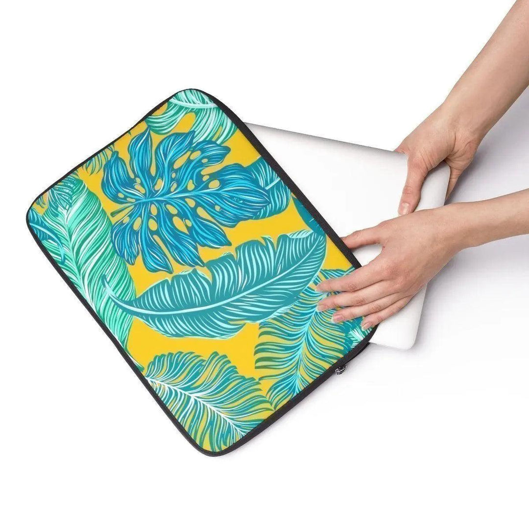 Lisslune | Chic Maison d'Elite Laptop Sleeve: Elegant Protection for Your Equipment