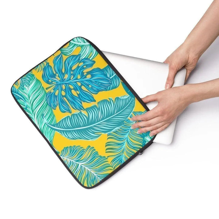 Lisslune | Chic Maison d'Elite Laptop Sleeve: Elegant Protection for Your Equipment