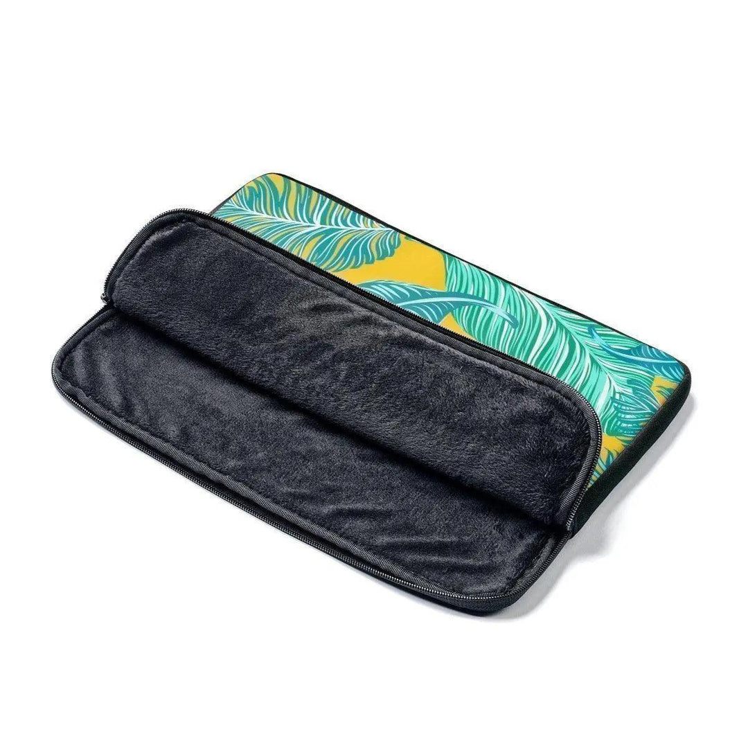 Lisslune | Chic Maison d'Elite Laptop Sleeve: Elegant Protection for Your Equipment