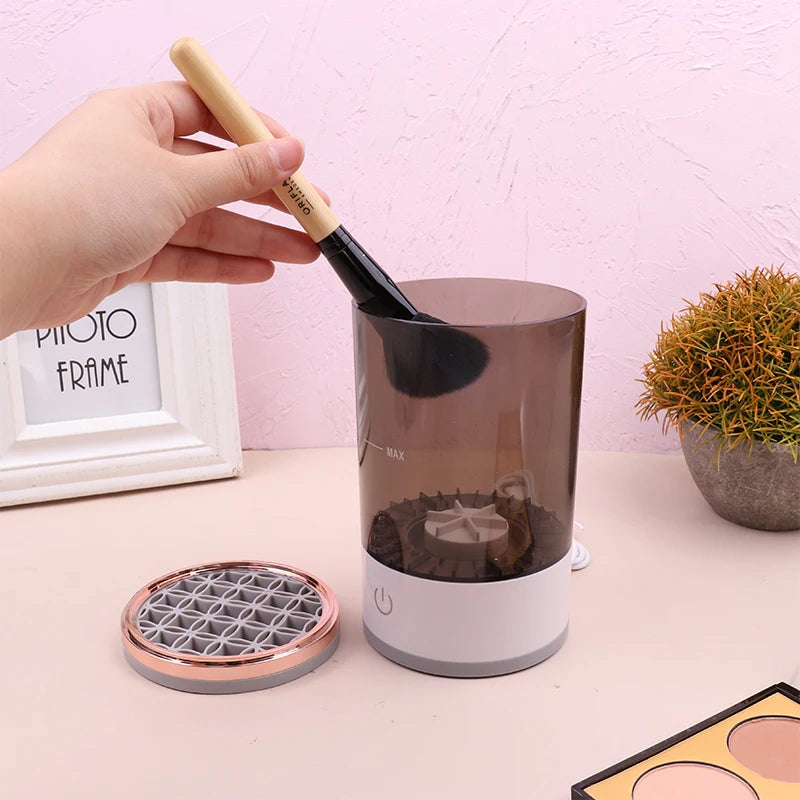 Lisslune | BristleCare - Fast and easy cleaning of makeup brushes for ultimate hygiene