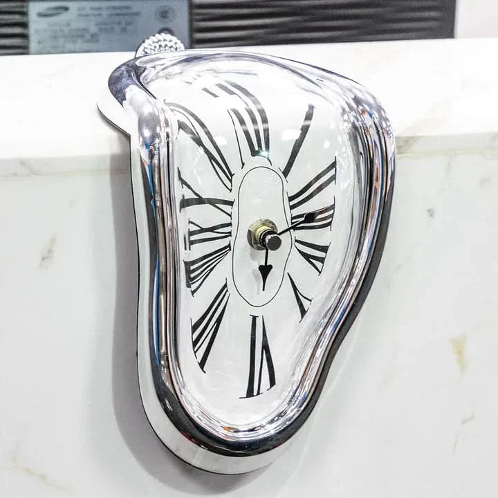 Lisslune | Cali - Surrealistic dripping wall clock