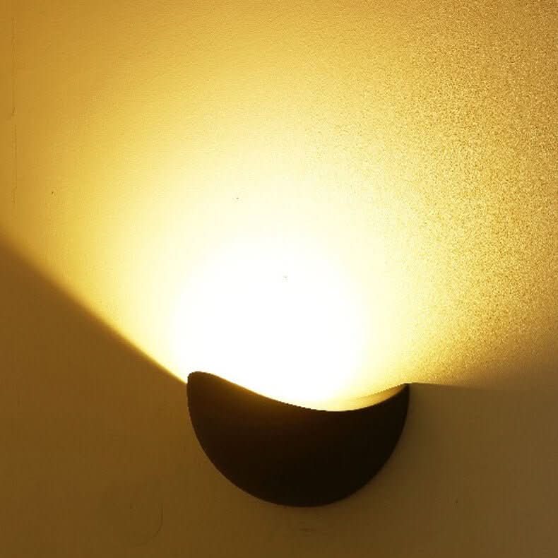 Lisslune | Minimalist Half-Round LED Wall Light – Modern Indoor/Outdoor Lamp
