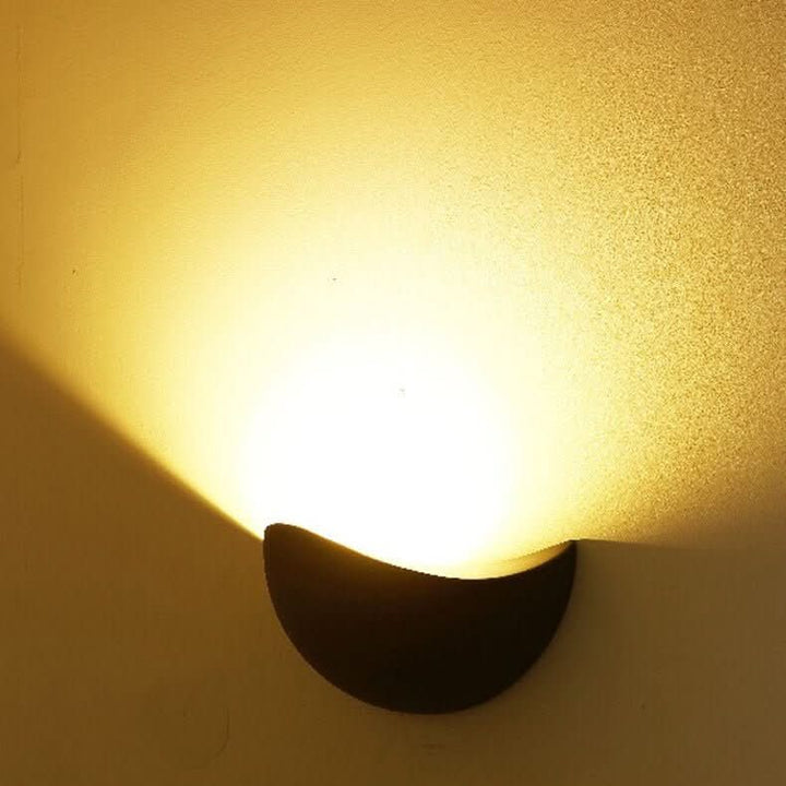 Lisslune | Minimalist Half-Round LED Wall Light – Modern Indoor/Outdoor Lamp