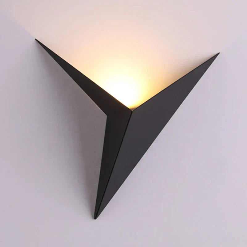 Lisslune | Modern Triangular Wall Lamp - TrigoLux