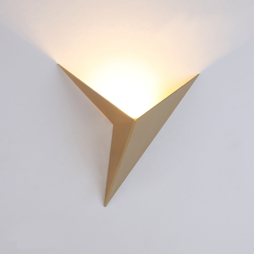 Lisslune | Modern Triangular Wall Lamp - TrigoLux